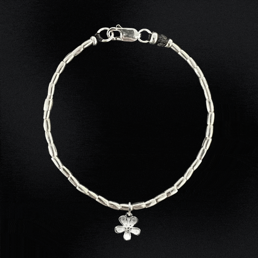 Are you looking for the perfect piece of jewellery to add to your collection? Look no further than our customisable bracelet with Hill Tribe silver beads! Each bracelet features stunning Hill Tribe silver beads, expertly crafted by the skilled artisans of Northern Thailand. But the real beauty of this bracelet lies in its ability to be personalised to your taste.