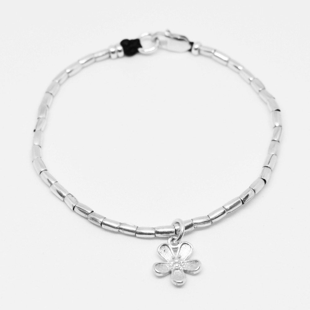 Are you looking for the perfect piece of jewellery to add to your collection? Look no further than our customisable bracelet with Hill Tribe silver beads! Each bracelet features stunning Hill Tribe silver beads, expertly crafted by the skilled artisans of Northern Thailand. But the real beauty of this bracelet lies in its ability to be personalised to your taste.