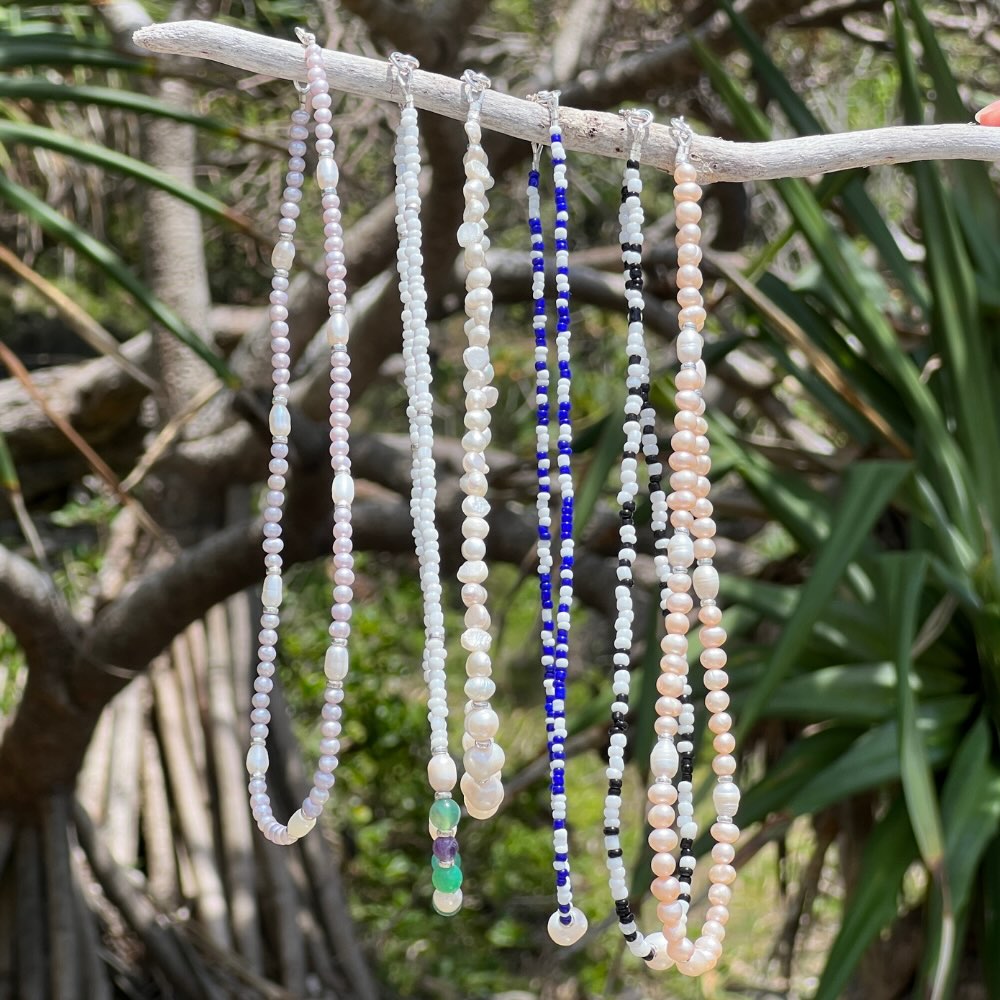 Let the brilliance of handmade craftsmanship help you celebrate summer with this Lavender Freshwater Pearl Beaded Choker! Featuring chic beads and a captivatingly luminous finish, it’s a simply divine addition to any evening ensemble. Show off your style and charm with this one-of-a-kind piece from Australia!