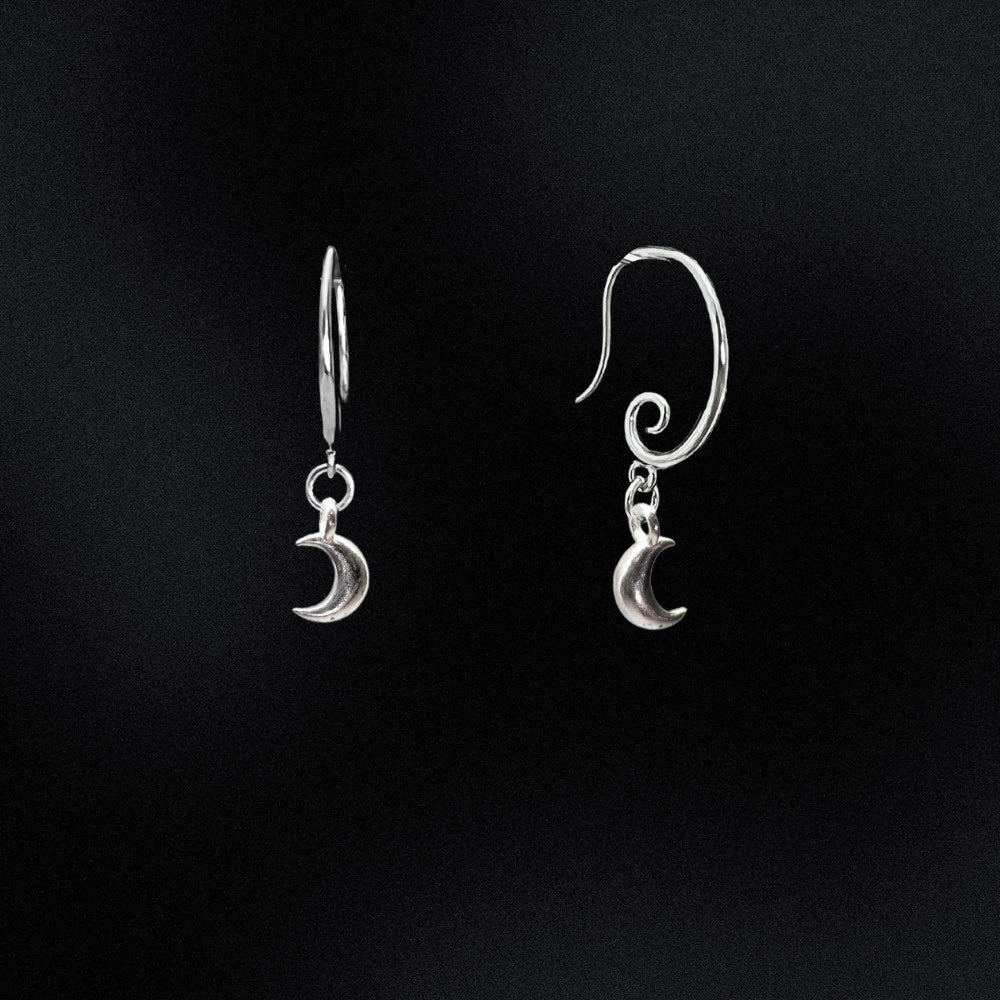 Light up your look with our Crescent Moon Sterling Silver Swirl Earrings! Made from sterling silver, these earrings boast a swirl pattern embracing a Crescent Moon charm. The mix of modern elegance and heavenly flair makes them a classic addition to your wardrobe. Great for any occasion, these earrings add a touch of enchantment to your everyday moments.