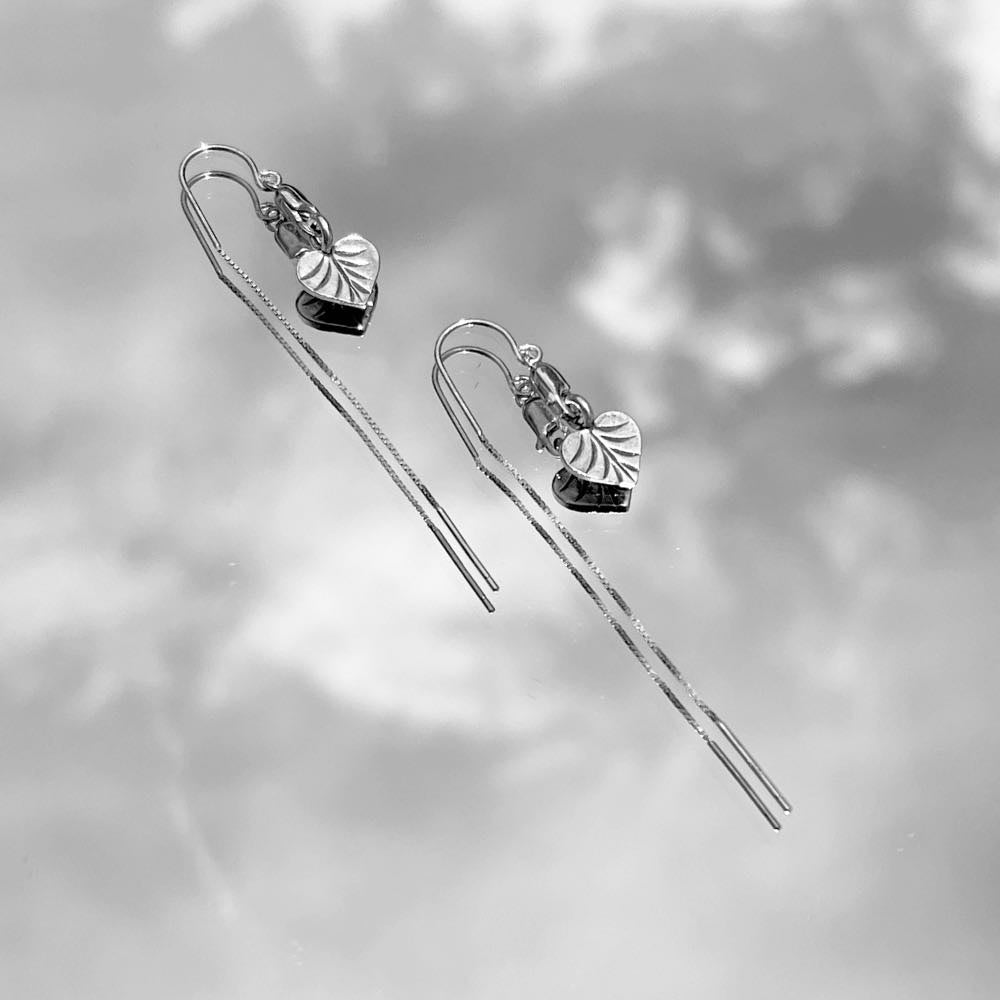 Love nature? Get ready to fall head-over-heels for our Heart-Shaped Leaf Threaders! Crafted from genuine sterling silver, these eye-catching earrings will add a subtle touch of romance to any look.   They're lightweight and airy, so you can show off your boho-style without weighing yourself down. Plus, they make a great gift for the nature-loving fashionista in your life.