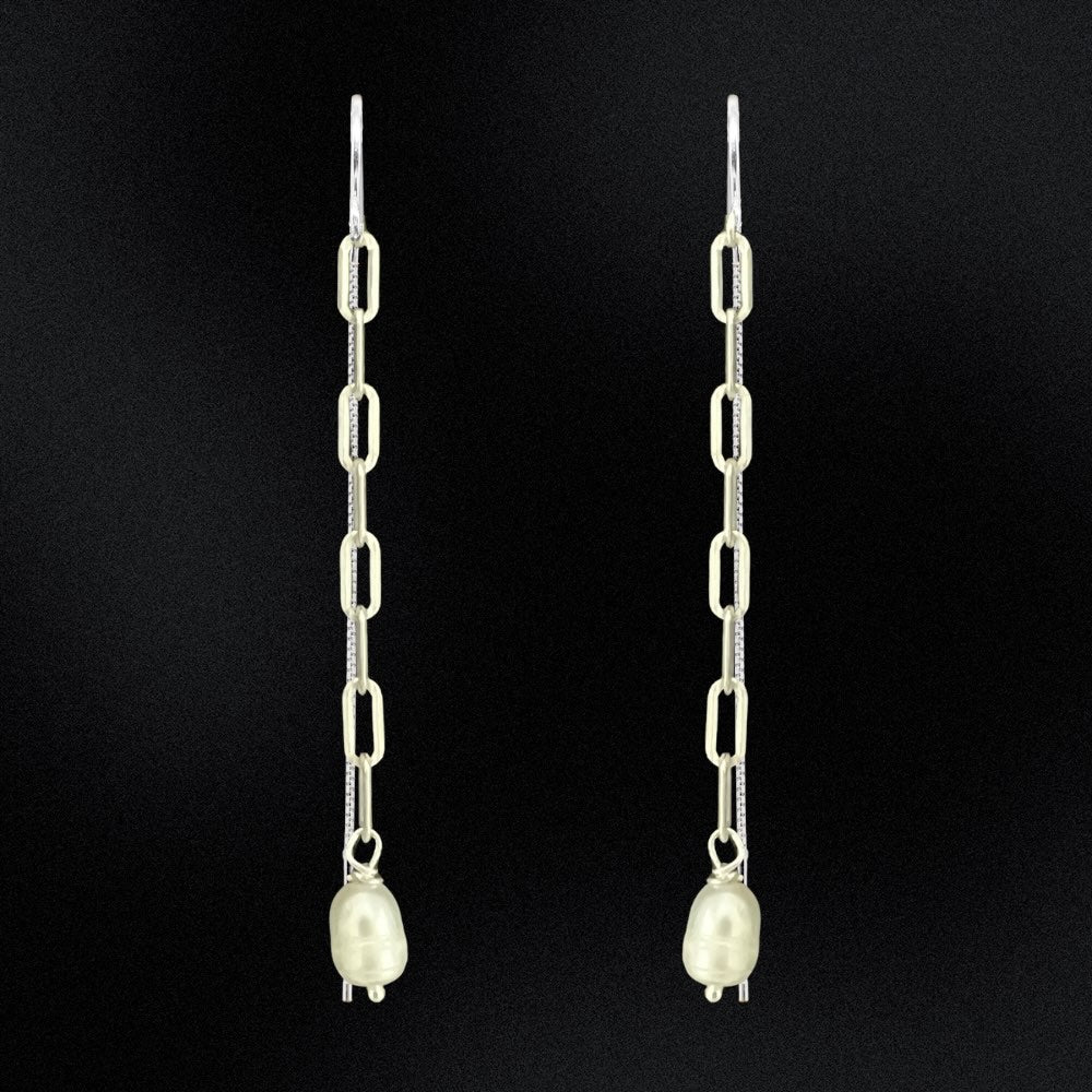 Add a little extra something to any outfit with these fun Paperclip Chain & Pearl Threader Earrings! The unique combination of materials helps create statement pieces that'll have everyone doing double takes. Perfect for any occasion and guaranteed to give your look an edgy twist. Check them out and unlock your potential fashionista status! Pearl-fection.