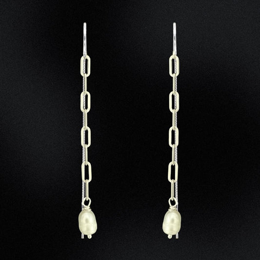 Add a little extra something to any outfit with these fun Paperclip Chain & Pearl Threader Earrings! The unique combination of materials helps create statement pieces that'll have everyone doing double takes. Perfect for any occasion and guaranteed to give your look an edgy twist. Check them out and unlock your potential fashionista status! Pearl-fection.