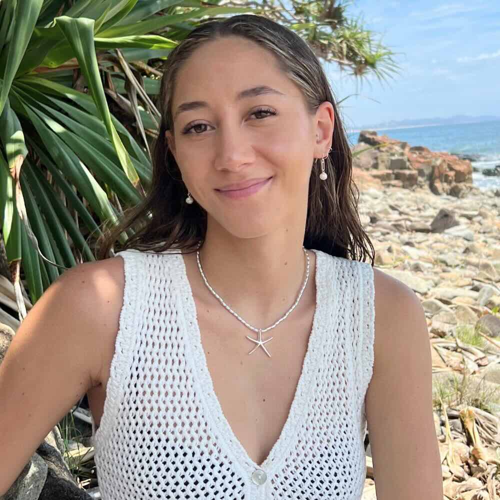 Stand out with these stylish and unique Paperclip Link & Freshwater Pearl Earrings. Handcrafted in Australia with 925 sterling silver, these earrings offer a subtle yet sophisticated look to complete any outfit. Dare to be different and add these to your collection today!