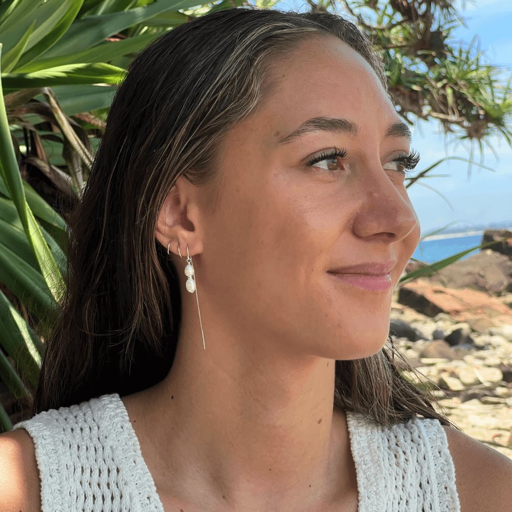 Add some drama and edge to your everyday look with these freshwater double pearl threader earrings! Handcrafted with two freshwater pearls and sterling silver, these earrings will make any outfit double-take fabulous. Perfect for any occasion, add a little pearl-fection to your wardrobe!